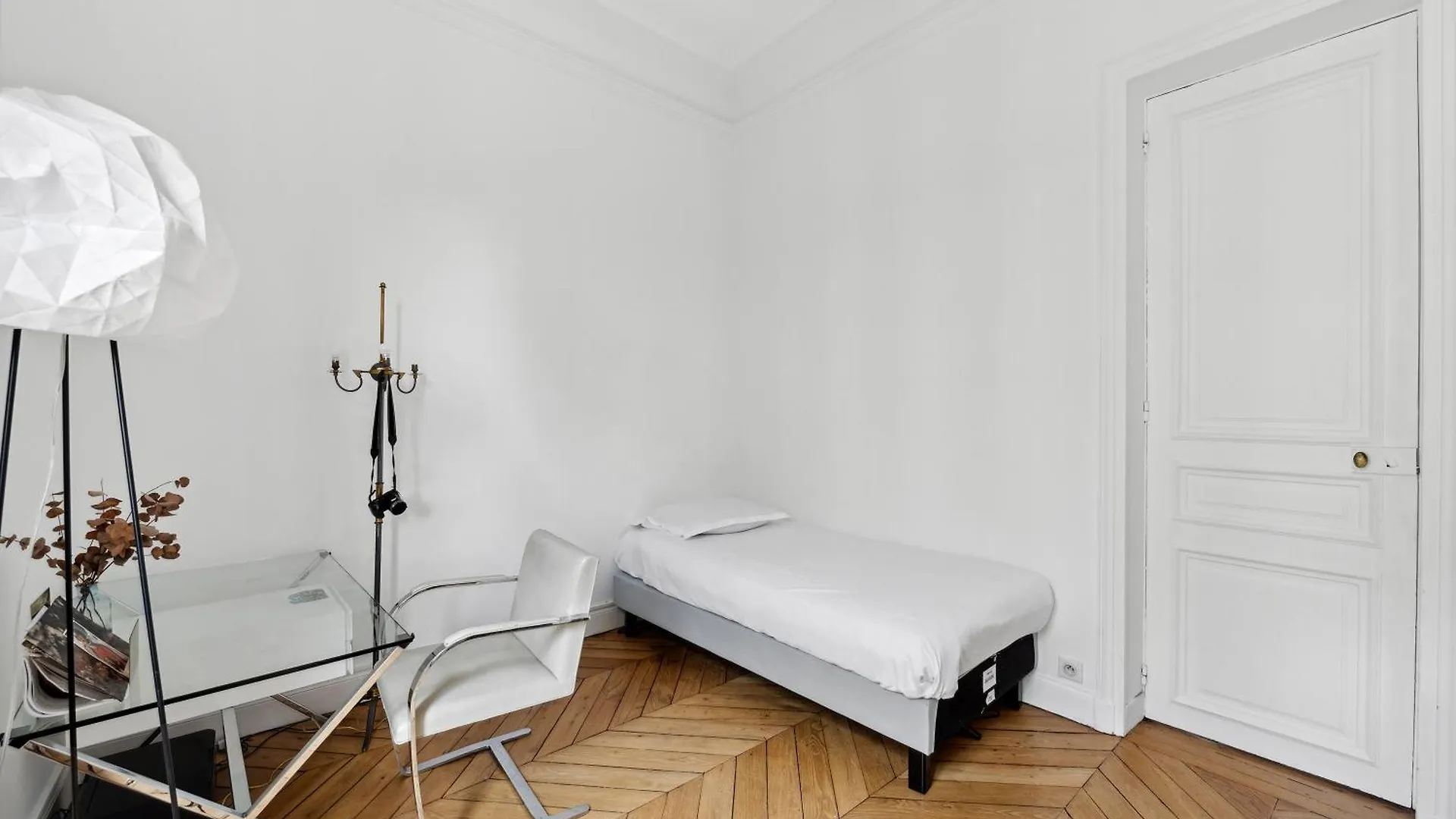 Veeve - Subtly Vintage Apartment Paris