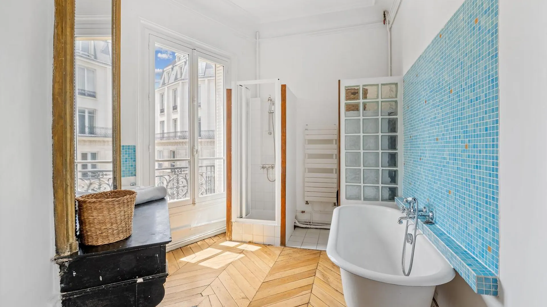 Veeve - Subtly Vintage Apartment Paris