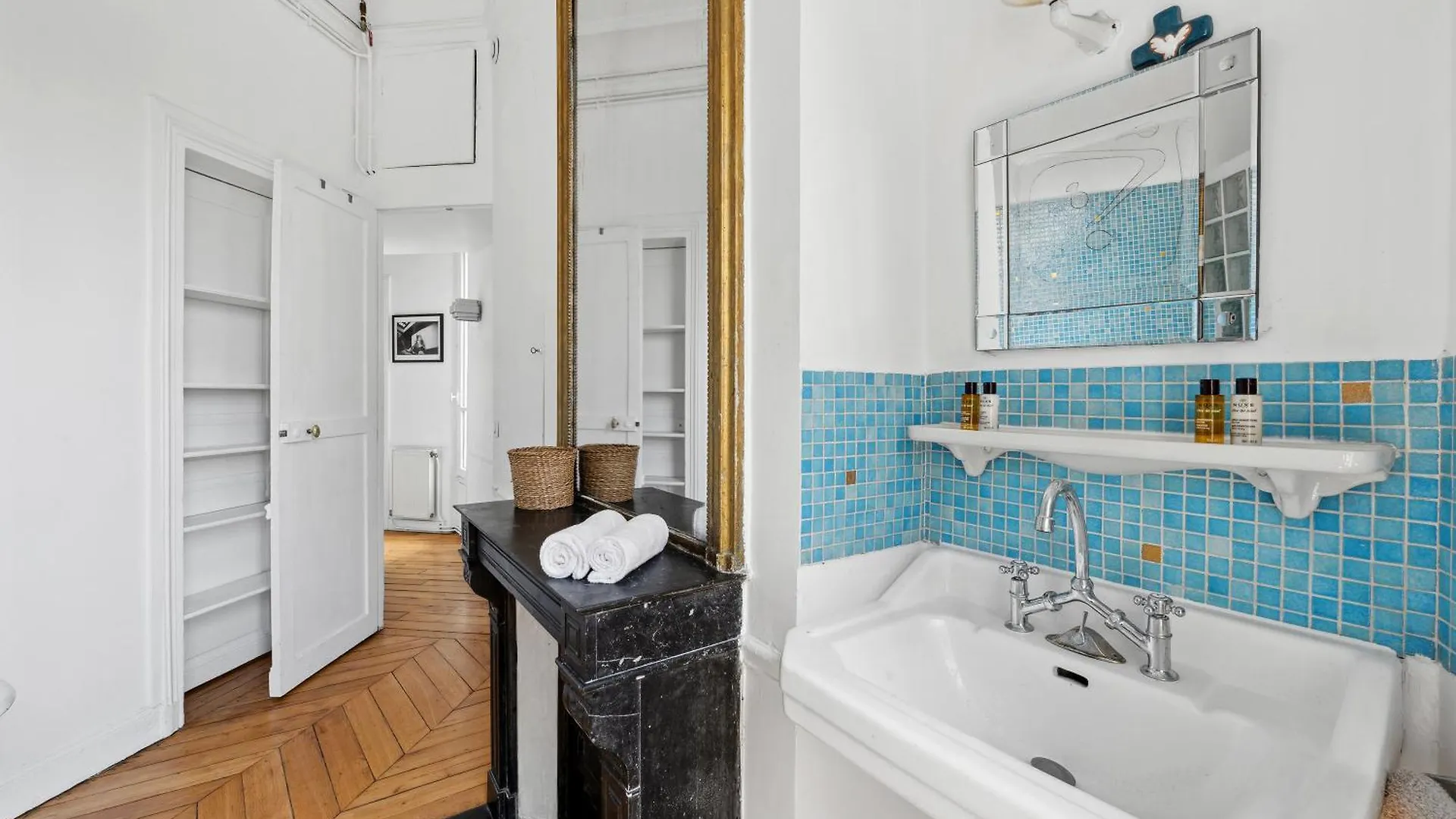 Veeve - Subtly Vintage Apartment Paris