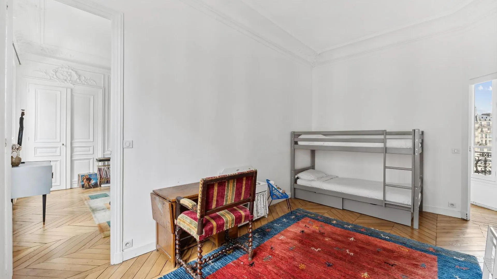 Veeve - Subtly Vintage Apartment Paris France