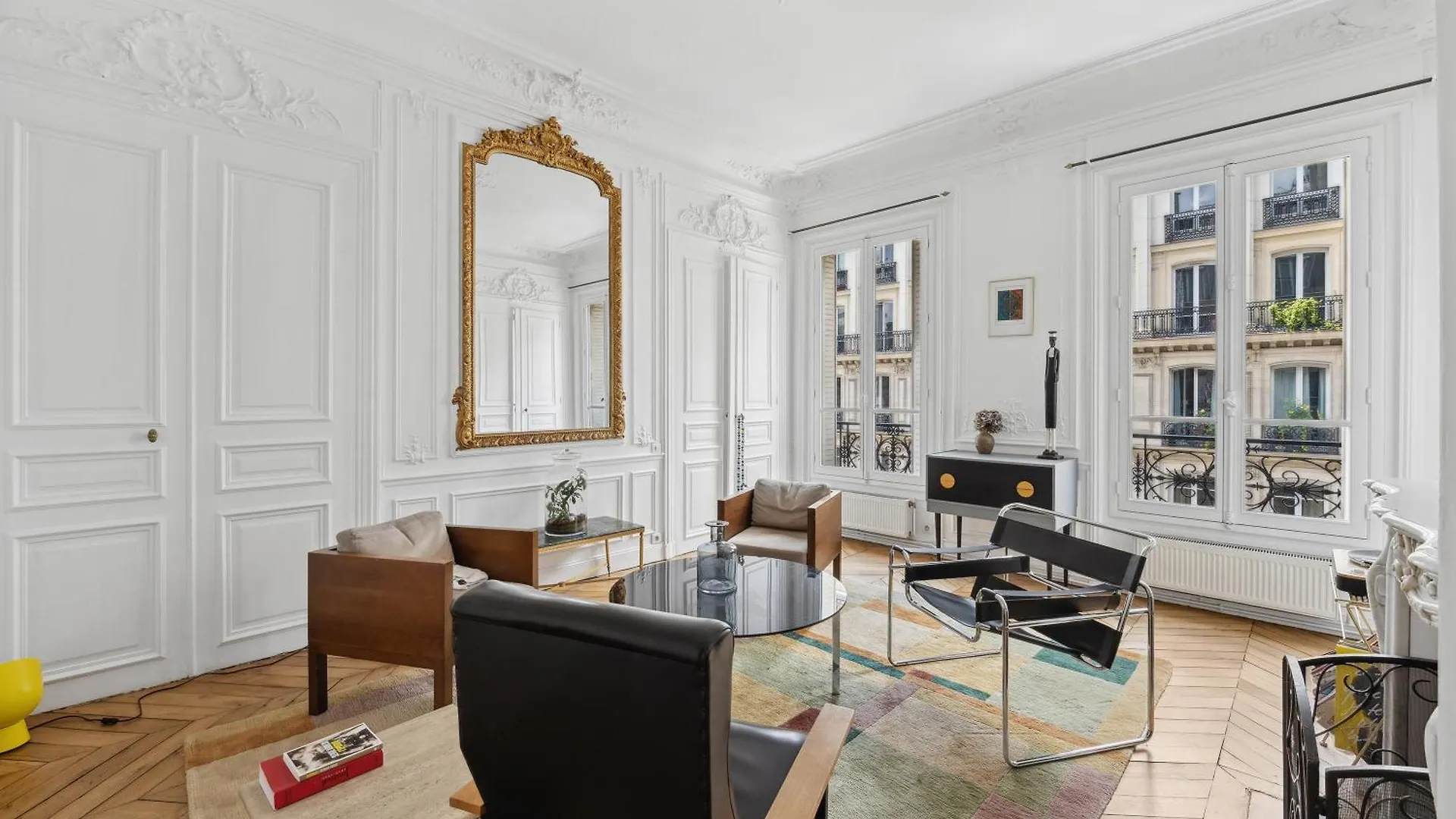 Veeve - Subtly Vintage Apartment Paris