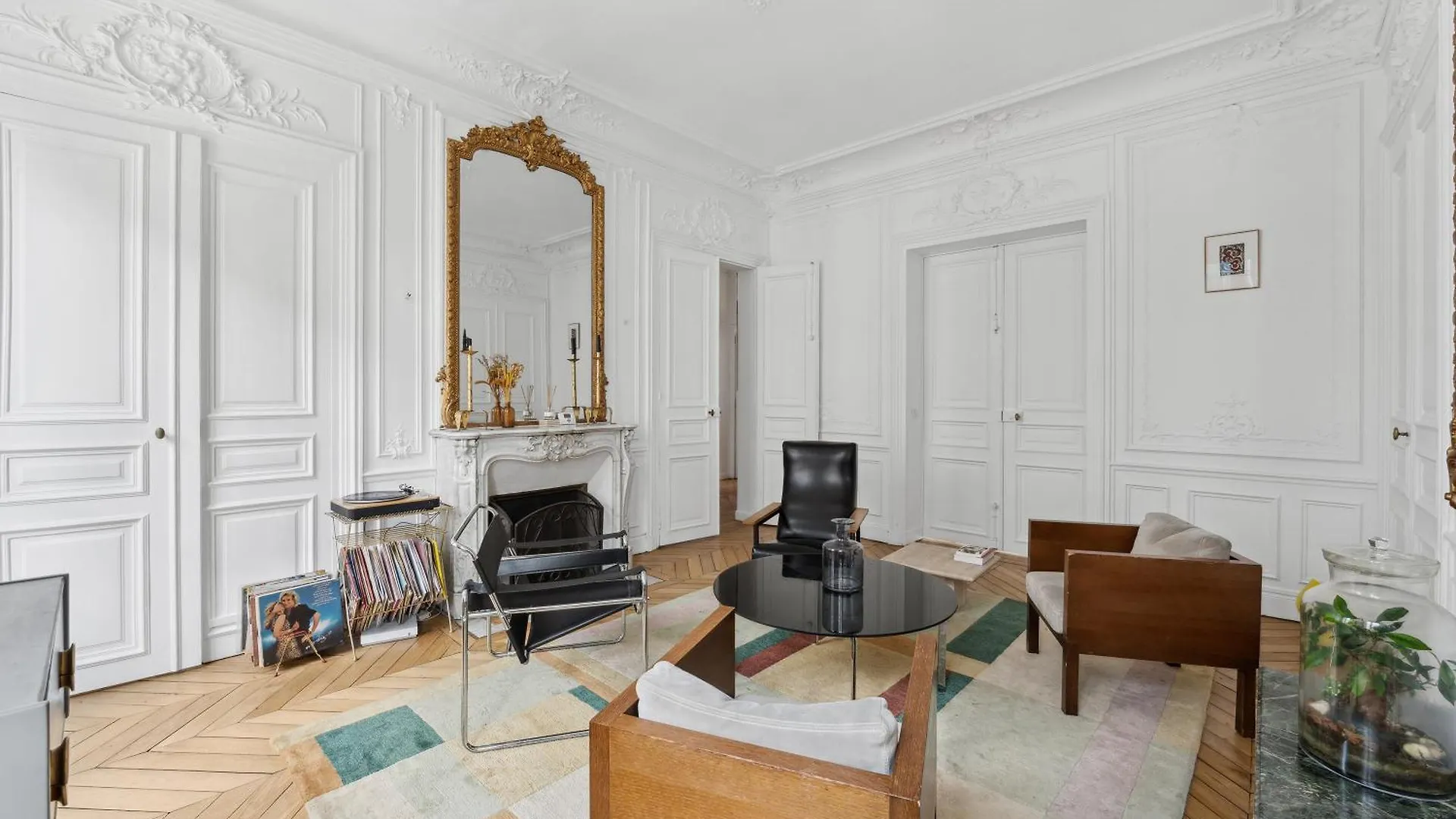 Veeve - Subtly Vintage Apartment Paris